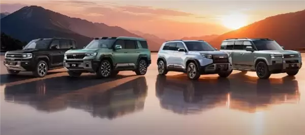 方程豹豹7成保命神车:A柱追尾大货车未变形