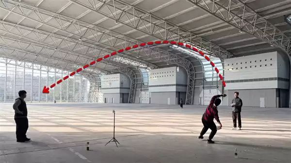 98.43米!中国少年打破纸飞机飞行最远距离吉尼斯世界纪录