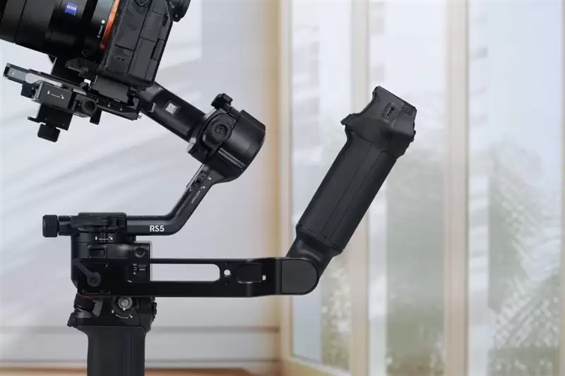 单兵增稳作战神器！大疆RS 5评测：全面进化的电控提壶 稳定器的第二套操作系统