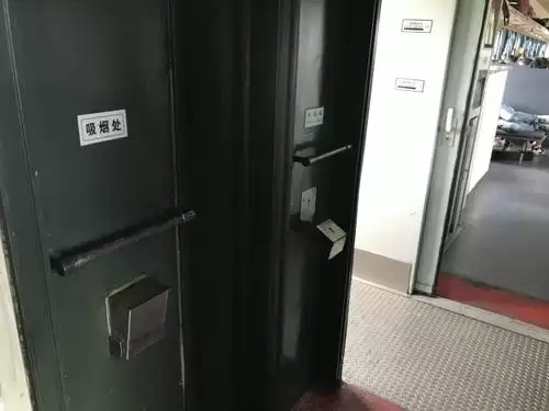 网友称有绿皮车全列禁烟 12306回应:K字头车未禁 但有客运段禁烟