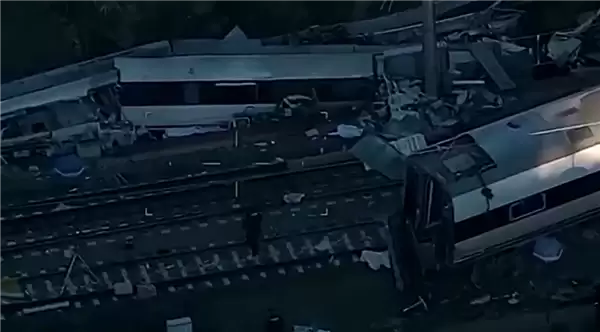 西班牙高铁脱轨后相撞 已致40死37失踪!重点调查钢轨焊接部位