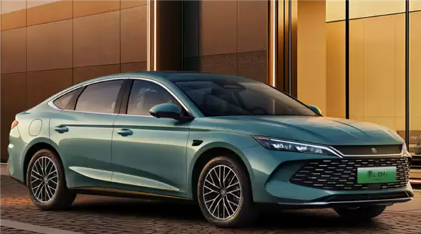 中国车企在欧洲卖爆了！单月销量破10万辆 市场份额逼近10%