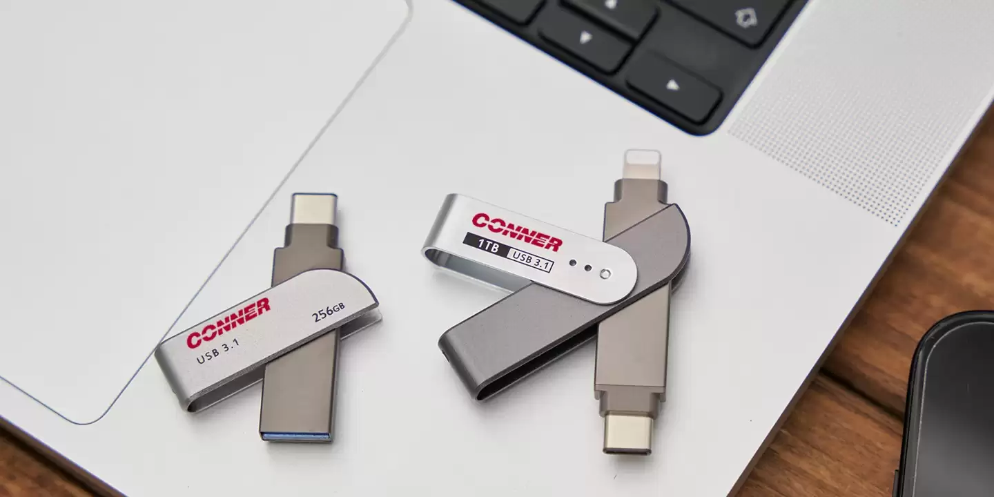 昔日机械硬盘厂商 Conner 重生，带来充电头 + 移动固态硬盘二合一设备