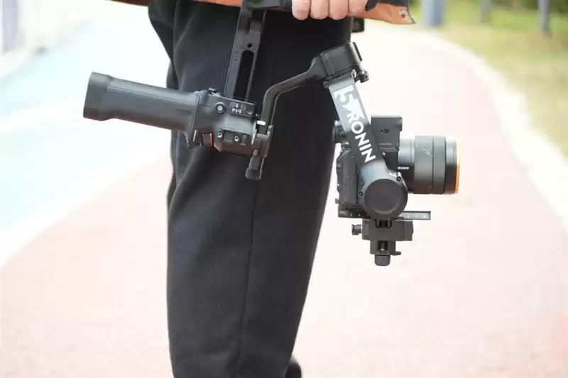 单兵增稳作战神器！大疆RS 5评测：全面进化的电控提壶 稳定器的第二套操作系统