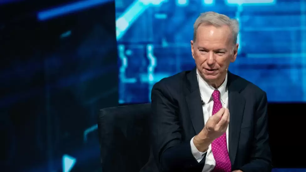 谷歌前CEO施密特:欧洲要么投资开源AI,要么依赖中国模型