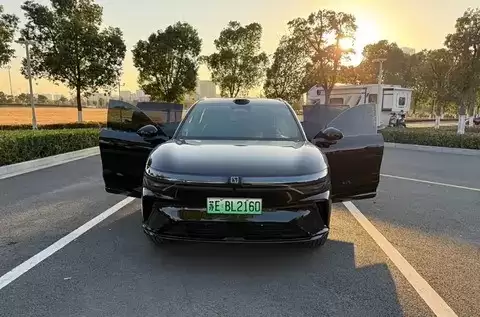 极氪7X沙漠爬坡夺魁7.3秒征服陡坡