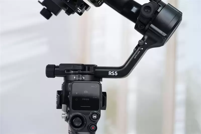 单兵增稳作战神器！大疆RS 5评测：全面进化的电控提壶 稳定器的第二套操作系统