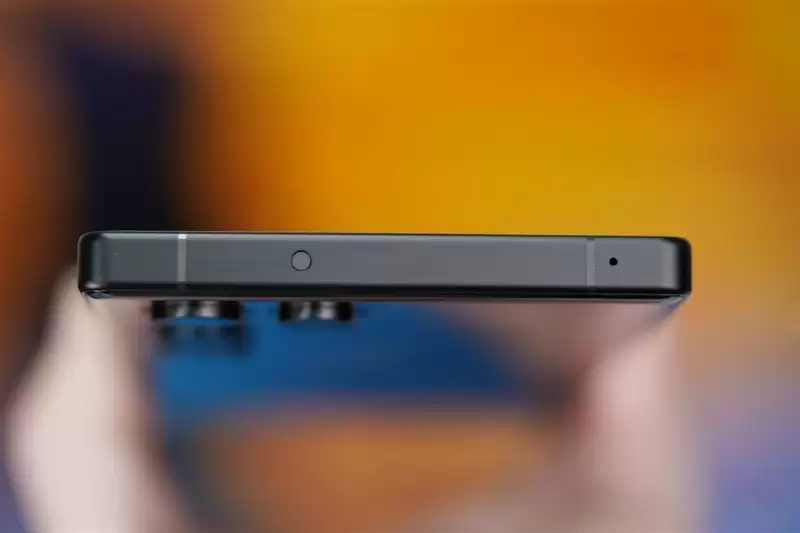 真全面+7000mAh电池 红魔11 Air全面评测:续航焦虑不存在的电竞机颜王!