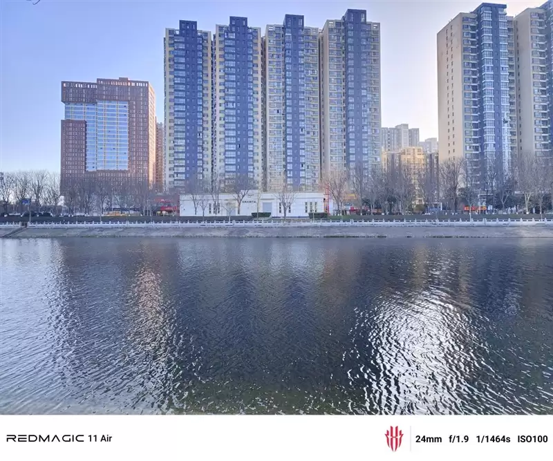 真全面+7000mAh电池 红魔11 Air全面评测:续航焦虑不存在的电竞机颜王!