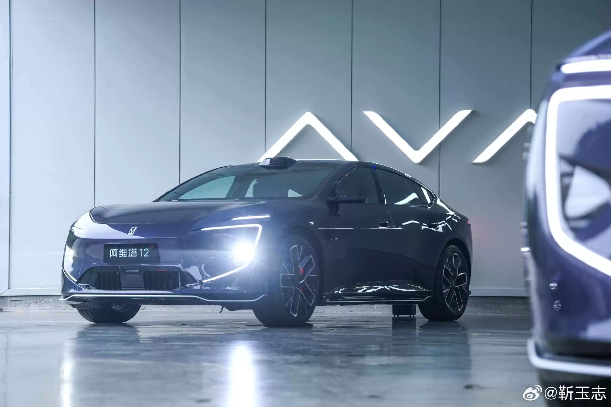 新款阿维塔12实车亮相,将搭载华为乾崑最新的四激光方案