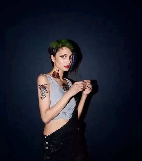 模特Shivani Sharma化身赛博朋克2077朱迪引热议