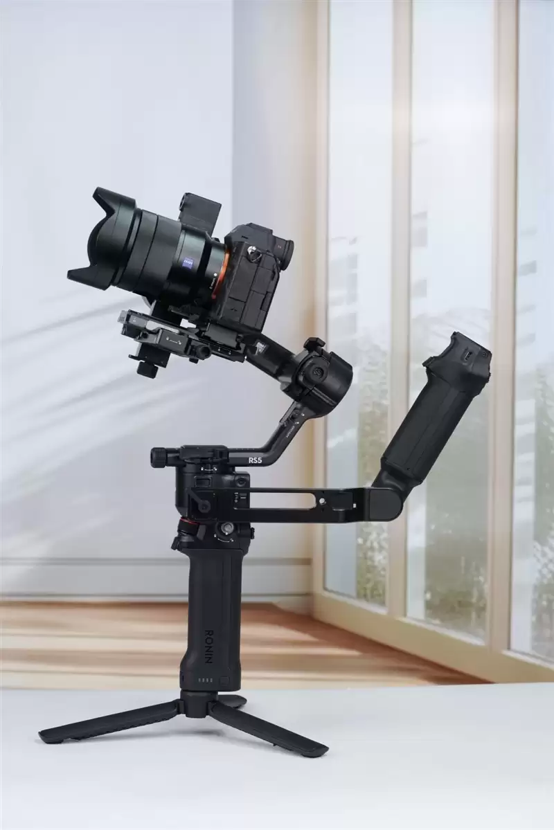 单兵增稳作战神器！大疆RS 5评测：全面进化的电控提壶 稳定器的第二套操作系统