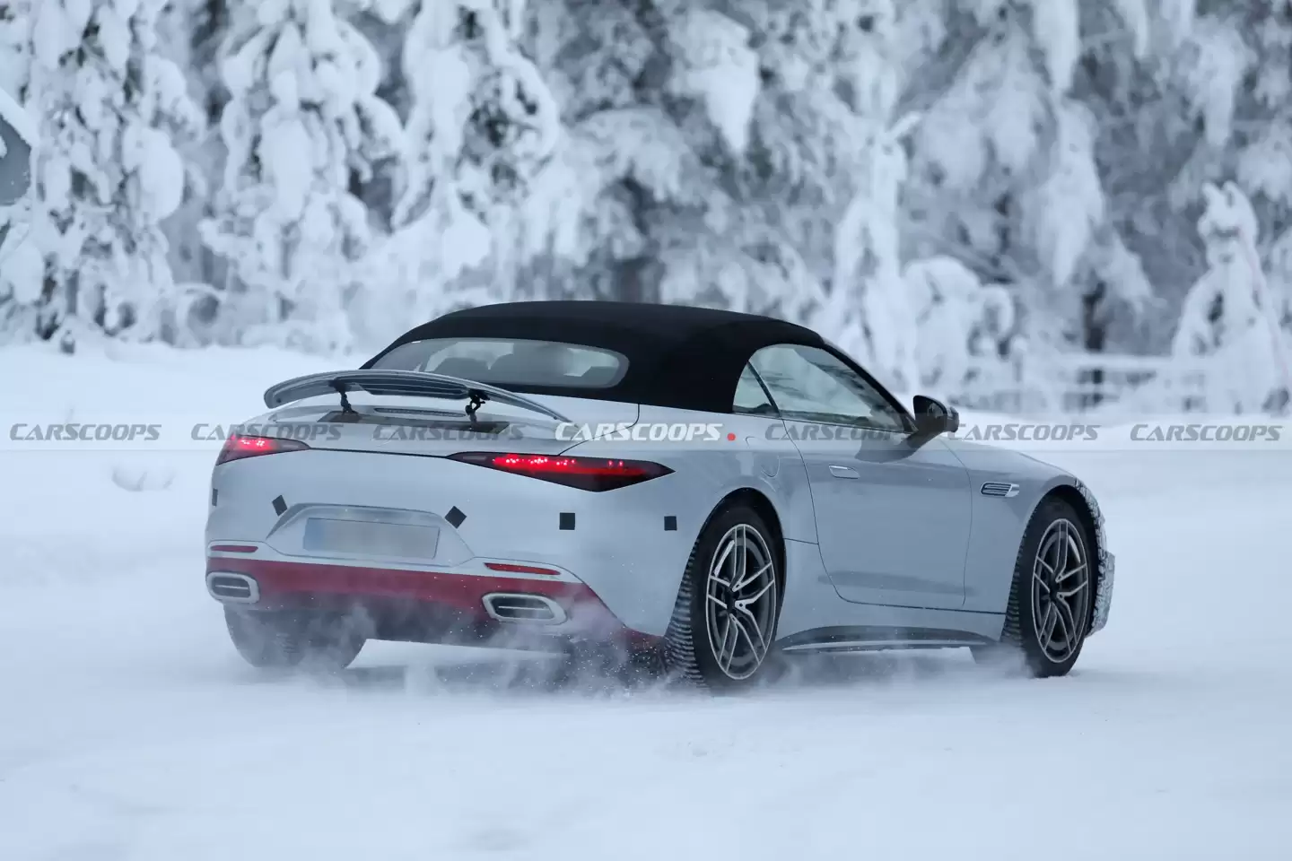 奔驰 AMG SL 改款路测图曝光，换装三叉星大灯与巨型格栅