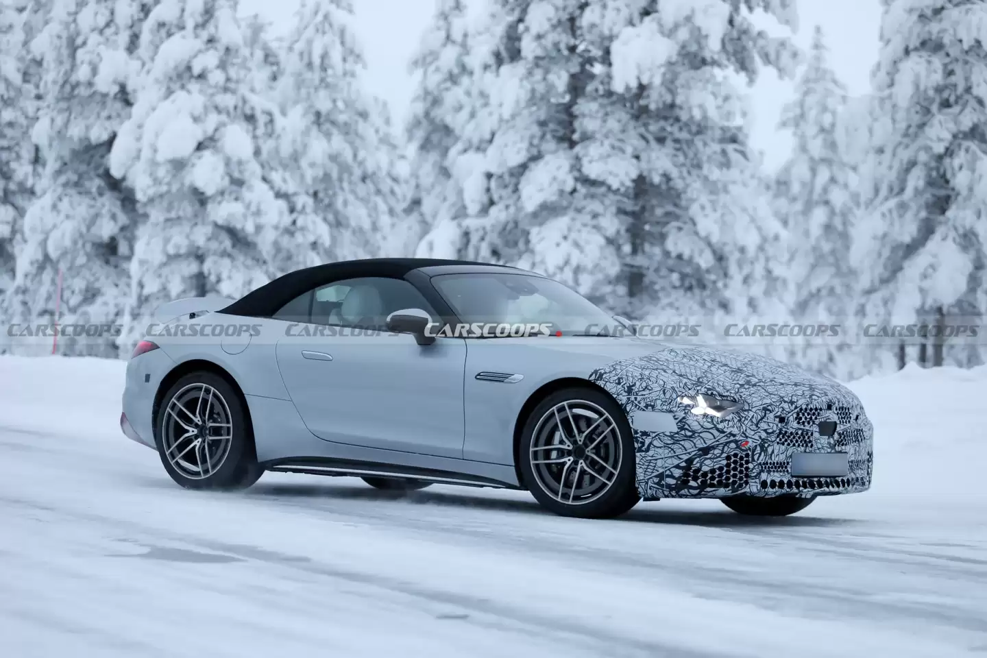 奔驰 AMG SL 改款路测图曝光，换装三叉星大灯与巨型格栅