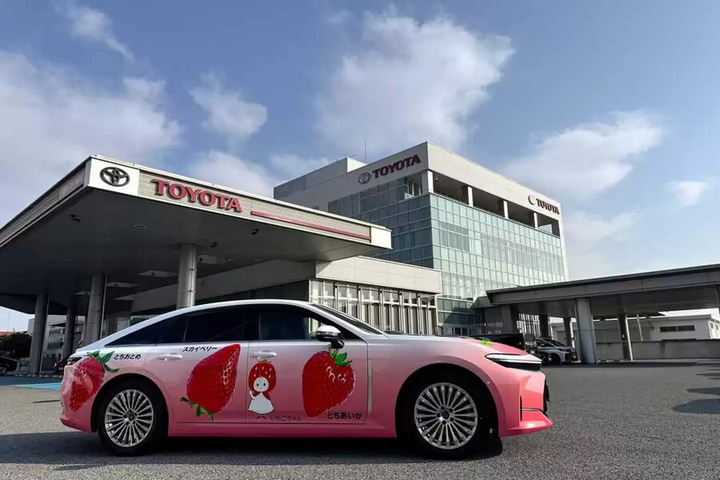 全球仅1辆：丰田最“甜”皇冠 Crown 轿车亮相