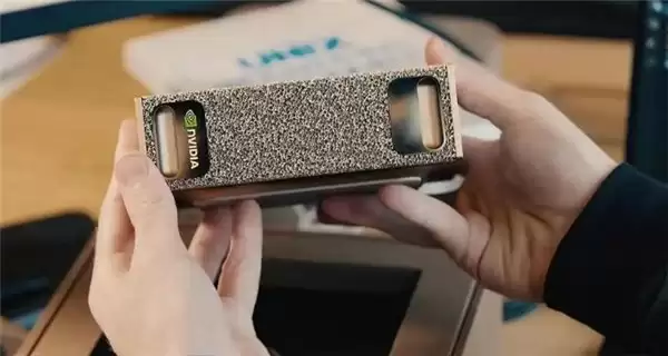 下一代大模型技术竞争一触即发，苹果 / 微美全息强势布局端侧 AI 高潜力领域！