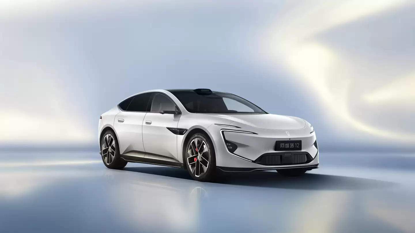 新款阿维塔12官方试驾视频发布，搭载华为乾崑最新四激光方案