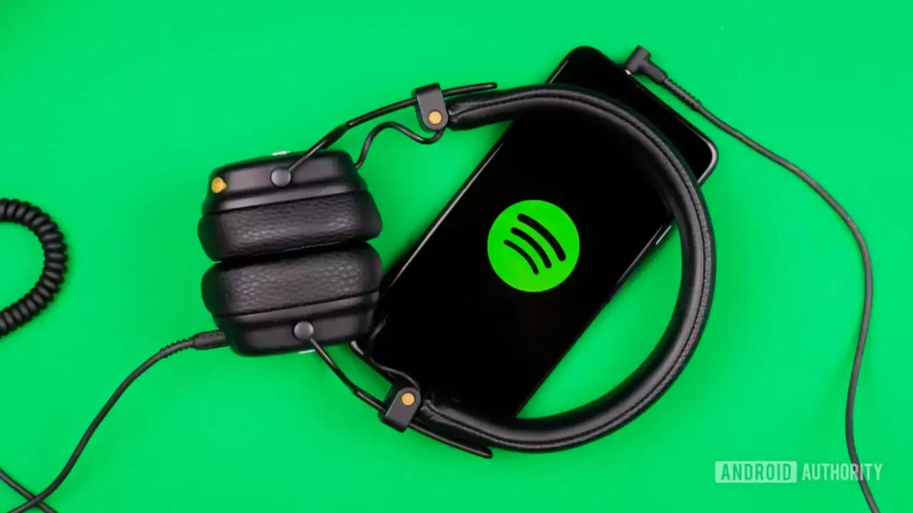 看书累了换听书:Spotify 探索听读同步,手机扫一扫、书本‘开口说话’