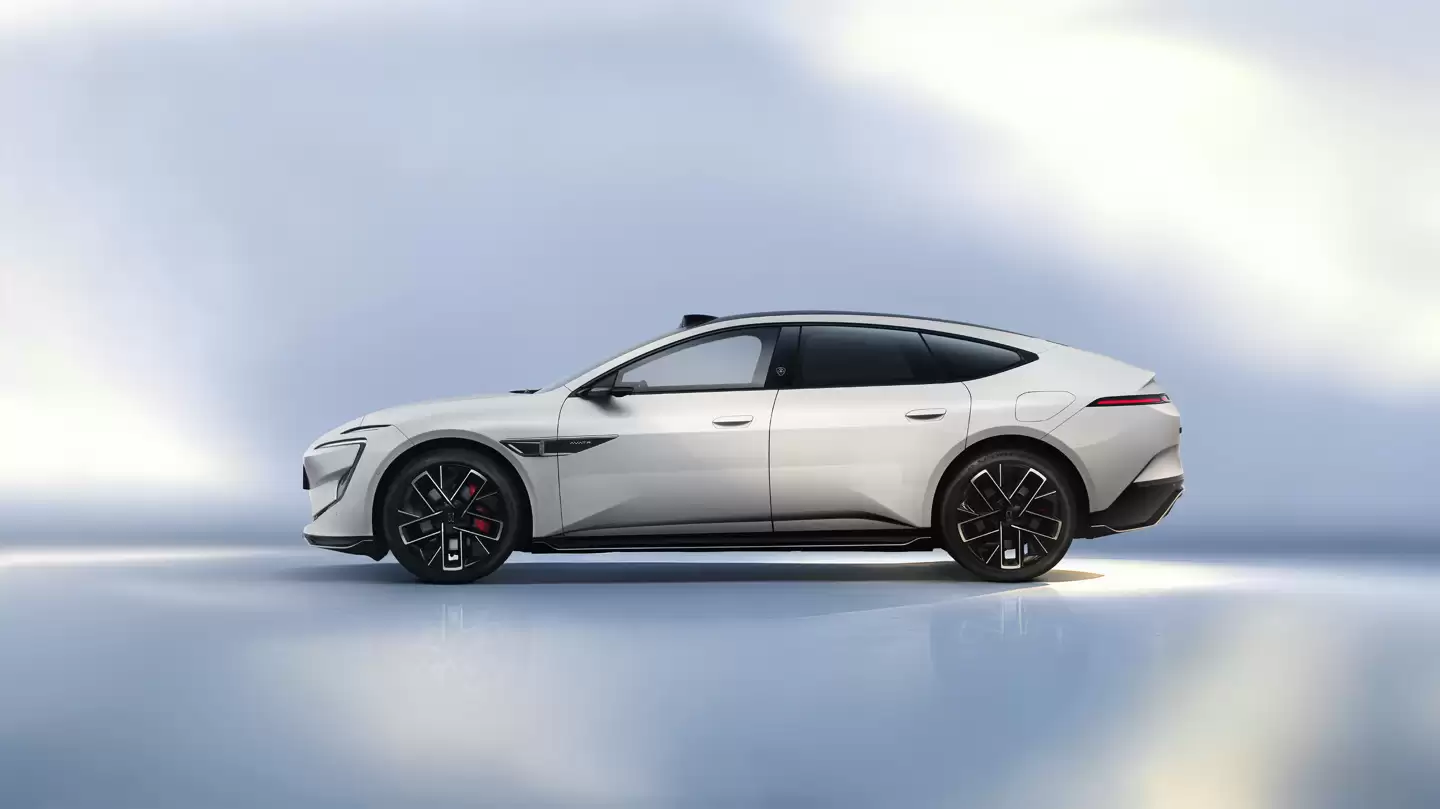 新款阿维塔12官方试驾视频发布，搭载华为乾崑最新四激光方案