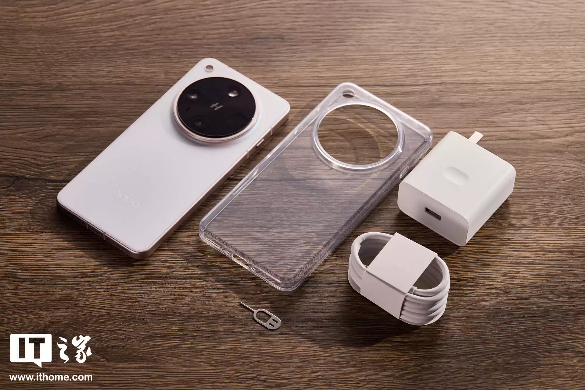 OPPO Find X9 Ultra 真机曝光,配备体型“硕大”增距镜