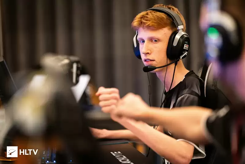 天才少年sirah加盟100T首曝心声:与device、rain并肩如梦幻,盛赞gla1ve战术深度 天才少年sirah加盟100T首曝心声:与device、rain并肩如梦幻,盛赞gla1ve战术深度