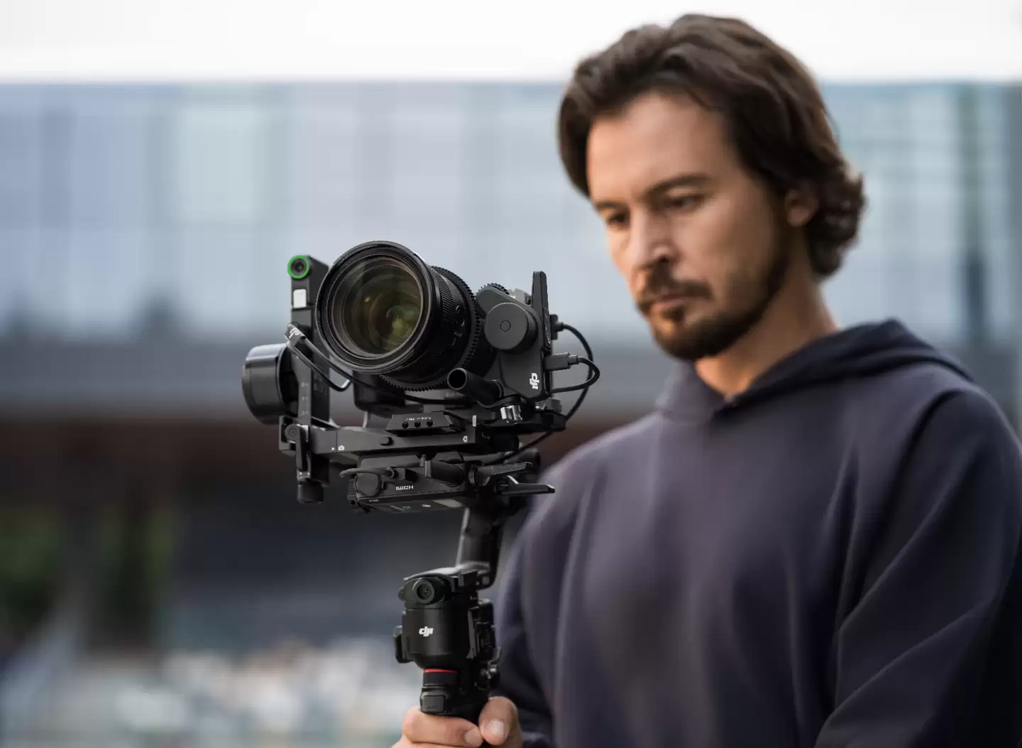 大疆 DJI RS 5 轻量商拍稳定器正式开售,增强智能追踪高效创作仅 3099 元起