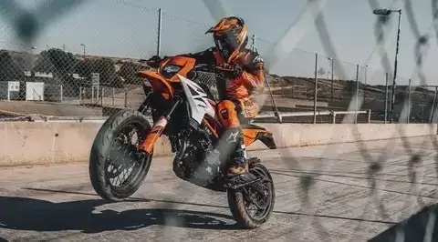 KTM召回2512辆2025款摩托车因发动机振动致侧支架弹簧断裂风险