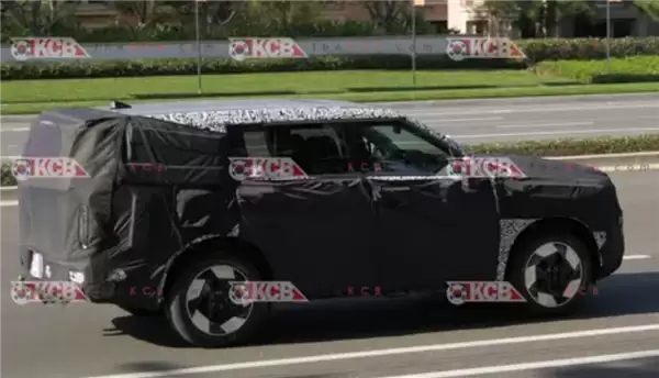 综合续航有望超900公里！新款现代胜达谍照曝光：新增2.5T增程动力