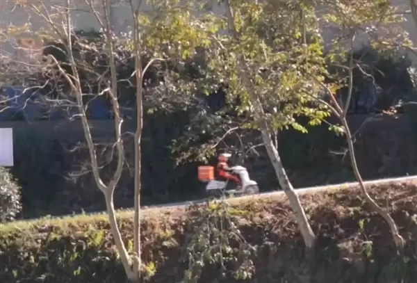 一座城仅有一名外卖骑手:他被誉为中国最孤独的城市骑士