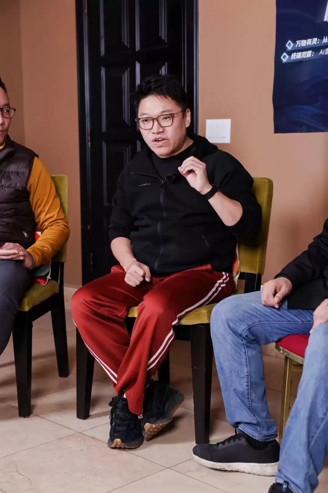 AI硬件爆火这一年，是虚假繁荣还是时代拐点？