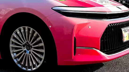 草莓皇冠惊艳亮相:栃木丰田八十周年特别献礼