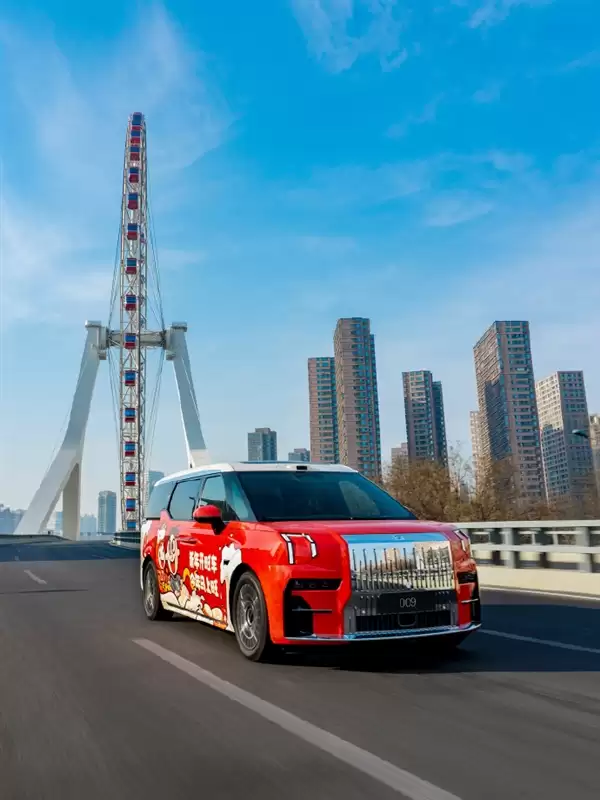 旺旺副总裁喜提极氪009：还有专属旺旺定制皮肤