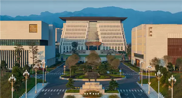 王树国回应50名大一新生被抢光：没这个心思这么早定就业