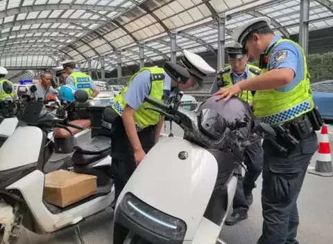 2026年电动自行车新规：两类牌照失效，违者将被罚款扣车