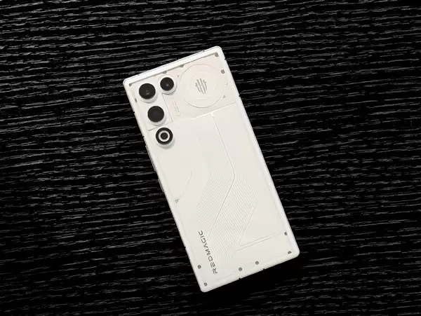 性能最激进+唯一真全面屏的Air手机！红魔11+ Air首销翻倍