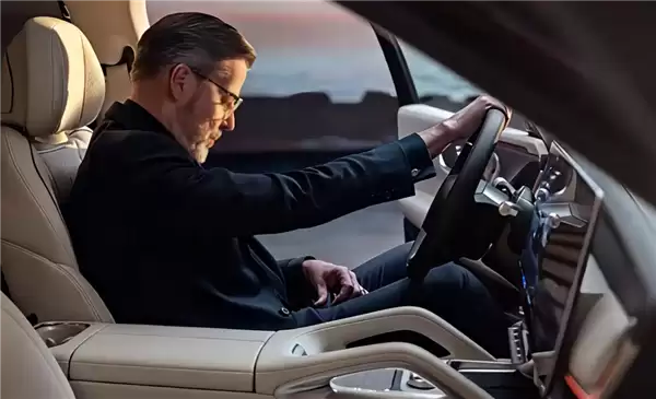 顶配售价近50万元!极氪8X内饰曝光:采用一体式连屏