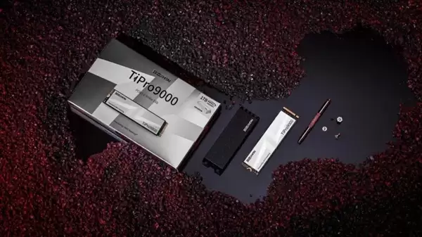 致态TiPro9000荣获鲁大师大奖：2025年度最强电脑硬盘性能