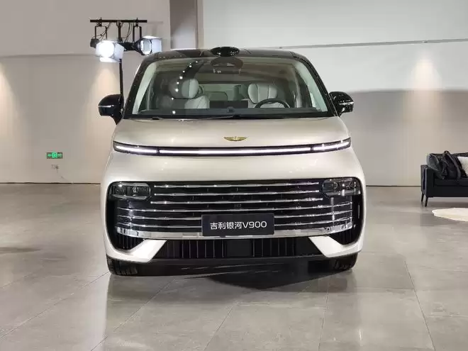 满配旗舰MPV三排平权 银河V900上市限时26.98万起