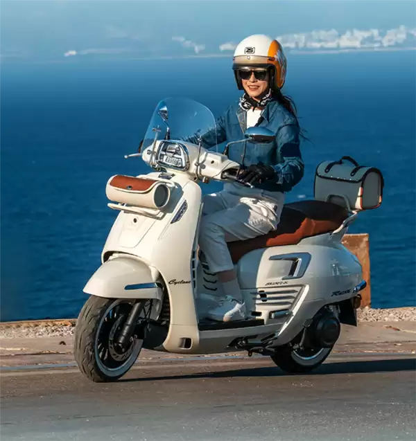 摩托车也卷飞了！赛科龙复古踏板RT250E上市：14999元起