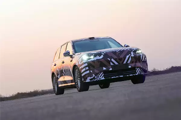 车长超5.3米的全尺寸 长城魏牌旗舰SUV谍照发布：转弯超灵活