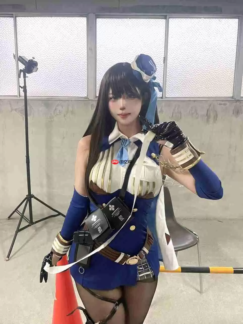 《胜利女神：妮姬》画师Cos 还原自己笔下角色