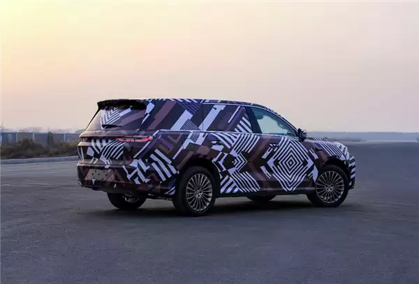 车长超5.3米的全尺寸 长城魏牌旗舰SUV谍照发布：转弯超灵活