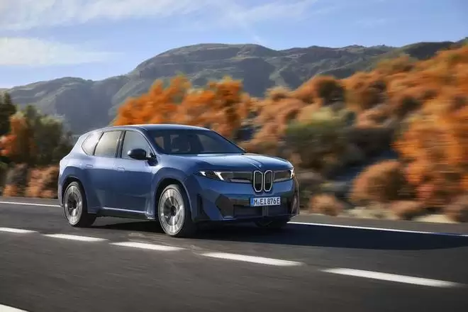 首创视平线全景显示中国版深度本土化 新世代BMW iX3发布