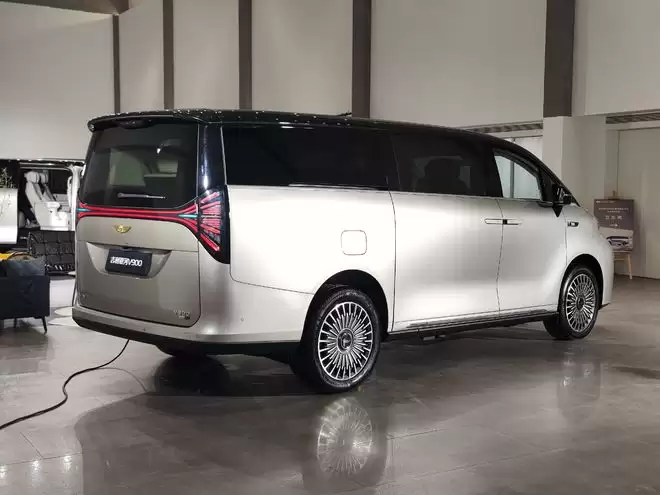 满配旗舰MPV三排平权 银河V900上市限时26.98万起