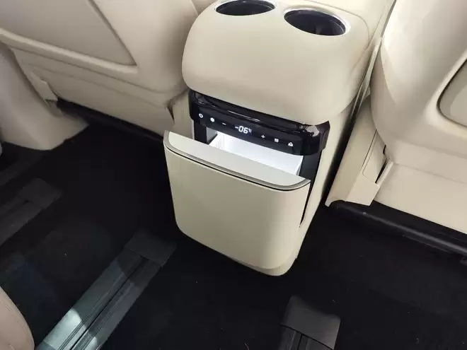 满配旗舰MPV三排平权 银河V900上市限时26.98万起