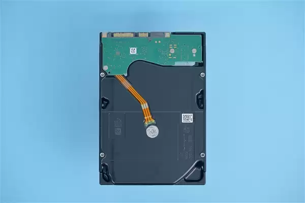 现在SSD价格已是机械硬盘的16倍：30TB从3062涨至1.1万美元！