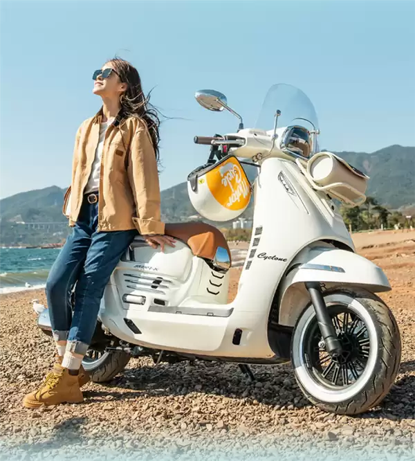 摩托车也卷飞了！赛科龙复古踏板RT250E上市：14999元起