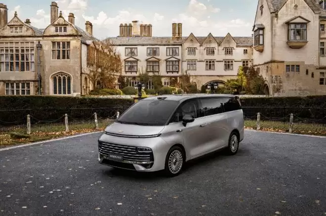 满配旗舰MPV三排平权 银河V900上市限时26.98万起