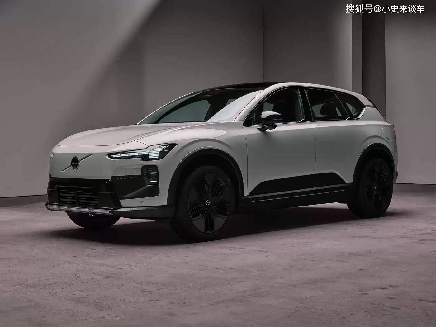 沃尔沃EX60车身侧面