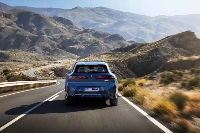 首创视平线全景显示中国版深度本土化 新世代BMW iX3发布